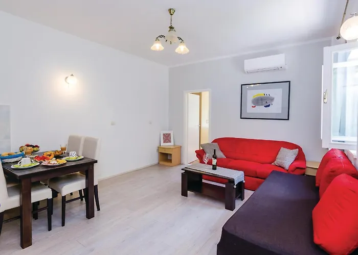 Pet Friendly Apartment In Bosanka With Kitchen