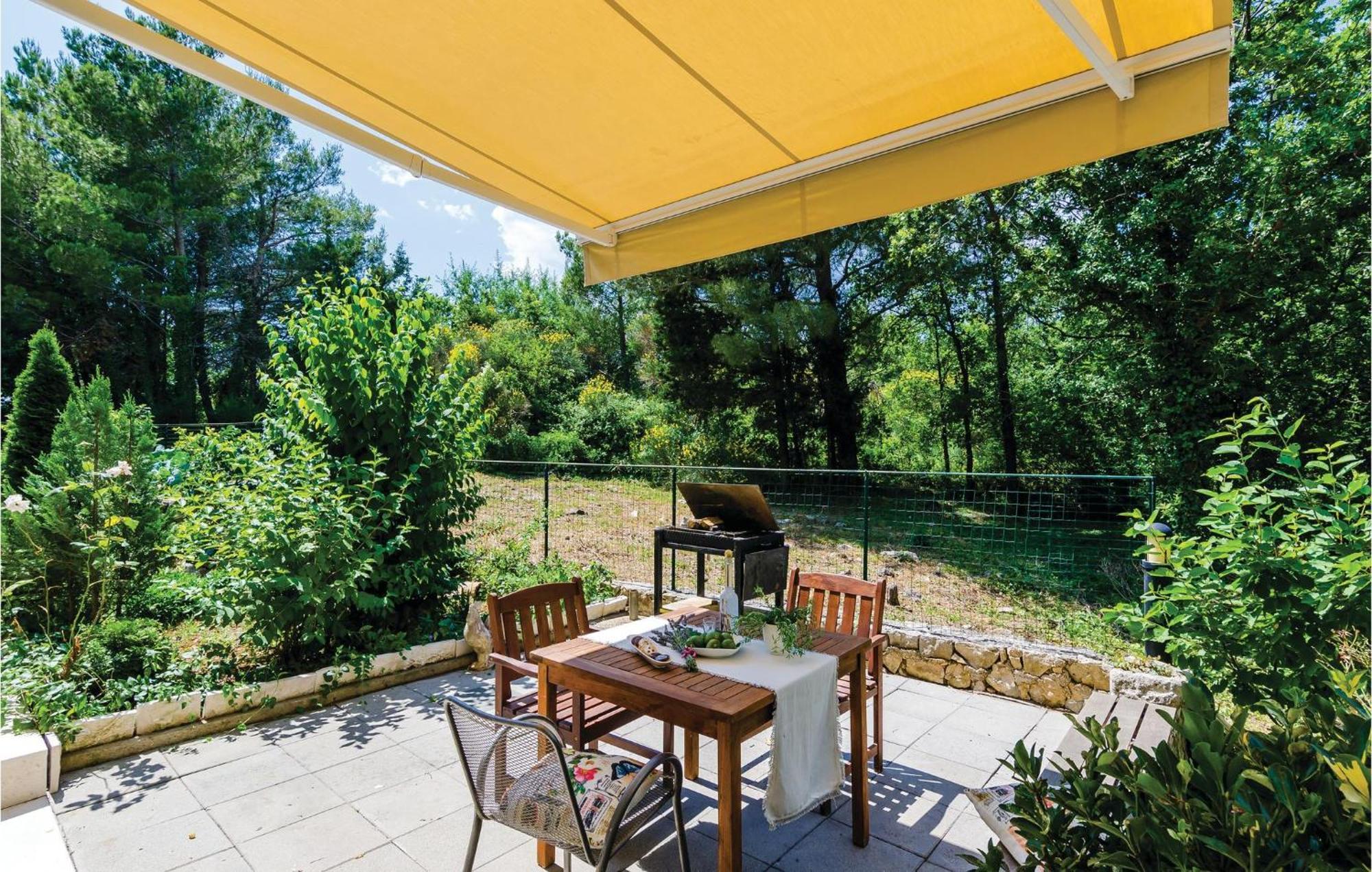 Pet Friendly In Bosanka With Kitchen Apartmán